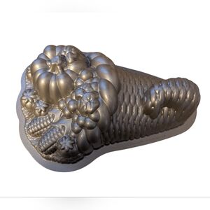 Nordic Ware Cast Aluminum Cornucopia 10 Cup Baking Pan EUC